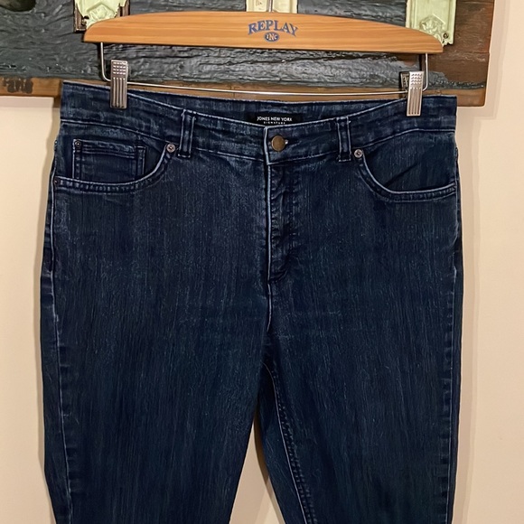2/$30 Jones New York Signature Lexington Denim Capri Size 12 - Picture 4 of 13